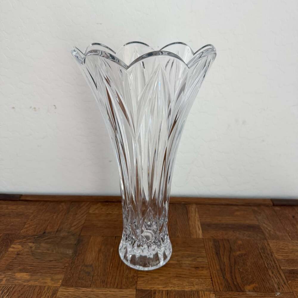 Heavy Crystal Flared Vase With Scalloped Top Beautiful Details